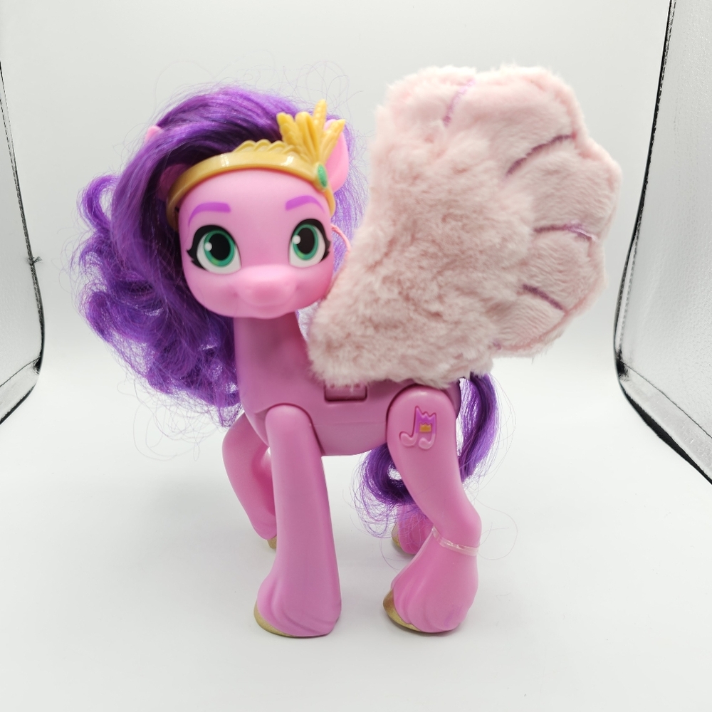 My Little Pony: A New Generation Movie Singing Star Princess Petals - 6" Works